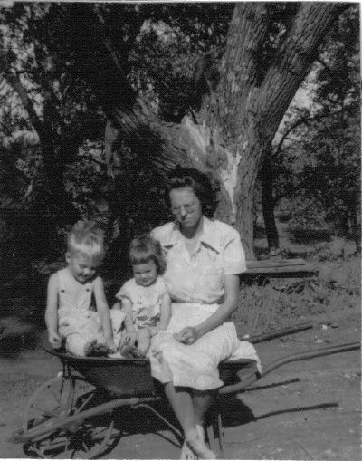 I have no idea why Owen, Susan and Mom were posing in a wheelbarrow for this picture.