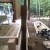 The support post is sandwiched between the two sides of the planter. The support post is sandwiched between the two sides of the planter.