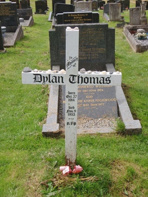 A simple cross marks Dylan Thomas's grave in Laugharne