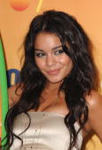 Vanessa Hudgens On Twitter.Vanessa wants everyone to know that she is madly in love with Zac Efron.