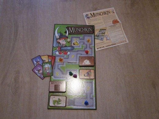 The content of Munchkin Deluxe