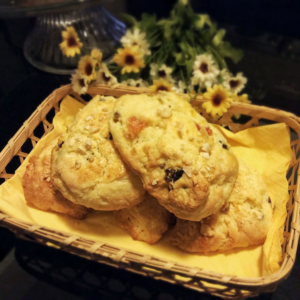 How to Make Dried Fruit Scones