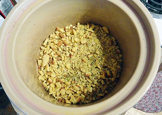 Stuffing covering bottom Crock Pot after it has been sprayed with oil - (Photo by author, tvyps)