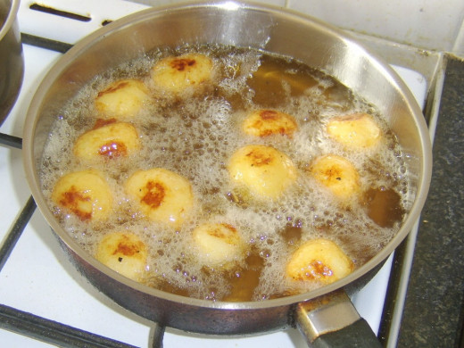 Pan roasting potatoes in oil