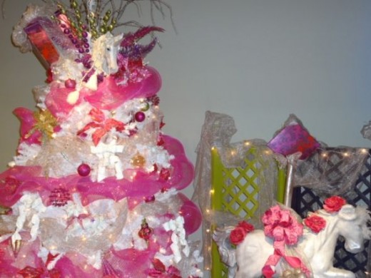 A unicorn themed tree.  What a visual feast! Pink and white - and everything was just right!