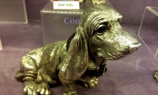 Another exquisite dog figurine from the Comyns collection.