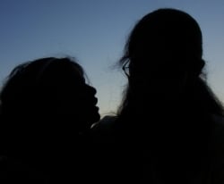 mother daughter sillouette