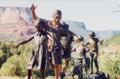 Someone who obviously lives in Sedona has placed many sculptures of children in various locations. These are very realistic (except they're made of metal, probably bronze).
