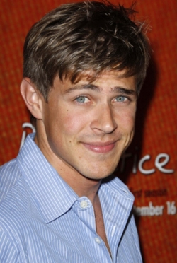 Stuart Whitworth will be played by Chris Lowell