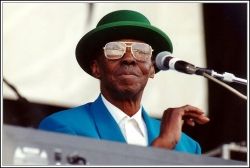 Pinetop Perkins - By Carl Lender (originally posted to Flickr as Pinetop Perkins) [CC-BY-2.0 (http://creativecommons.org/licenses/by/2.0)], via Wikimedia Commons