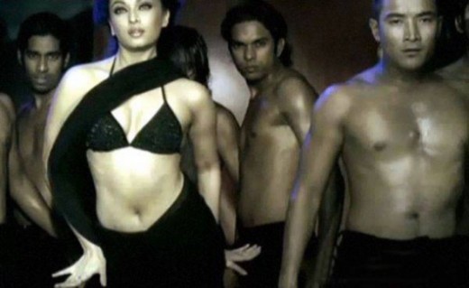 Aishwarya Rai Navel Show Photos