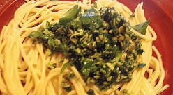 Super Fast Parsley & Pumpkin Seed Pesto Pasta (Vegetarian)