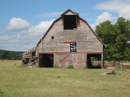 Just love old barns.  This one is near Elkins, Arkansas.