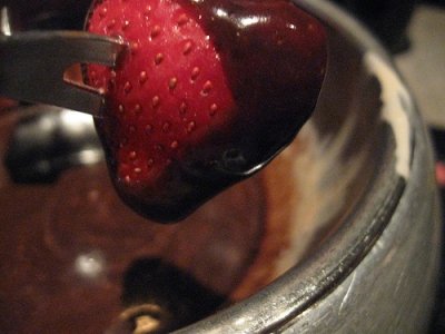 chocolate covered strawberries almond bark