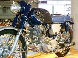 Picture of the 1961 Honda CB77, also known as the SuperHawk. This is the first motorcycle of the CB series!