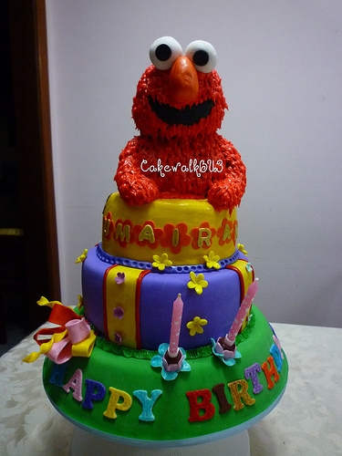 Elmo as Rice Krispies treats covered in Super Ice royal icing - by CakewalkBU3 http://www.flickr.com/photos/cakewalkbu3/5467040499/
