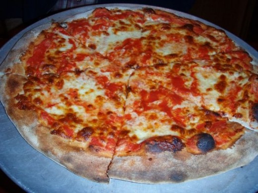 A traditional pizza....YUMMO!
