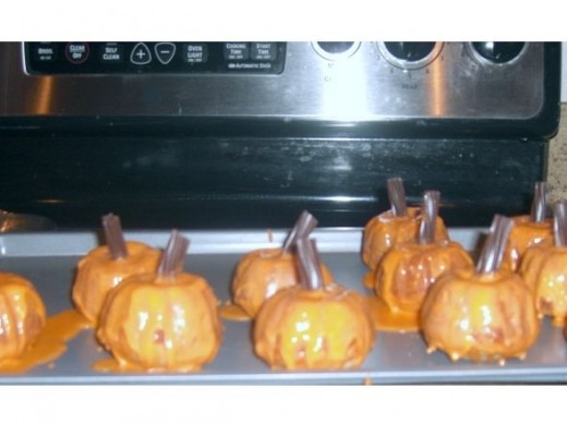 Mini Spice Cake Pumpkins