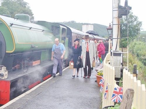 Passengers leaving the train in Bronwydd Arms