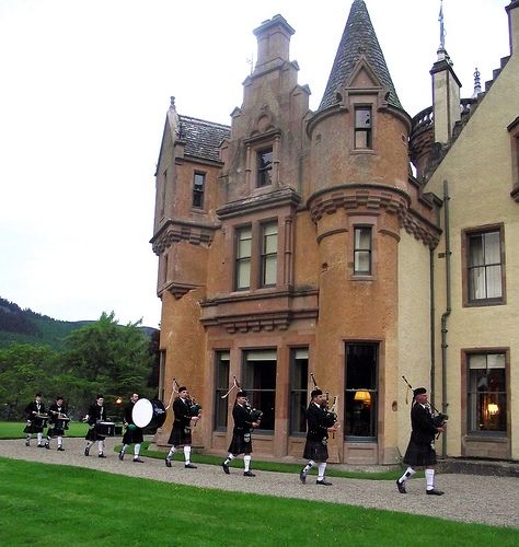 Northern Constabulary Pipe Band at Aldourie Castle.