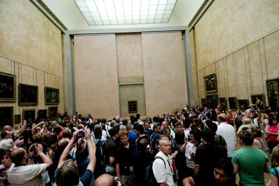 The pack in front of the Mona Lisa about 45 minutes after opening
