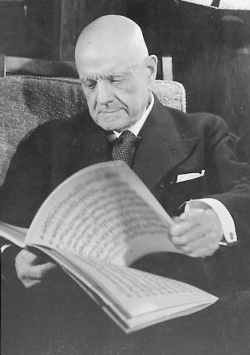 Composer Jean Sebelius reading notes