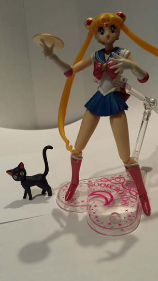 Sailor Moon Figuarts posed.