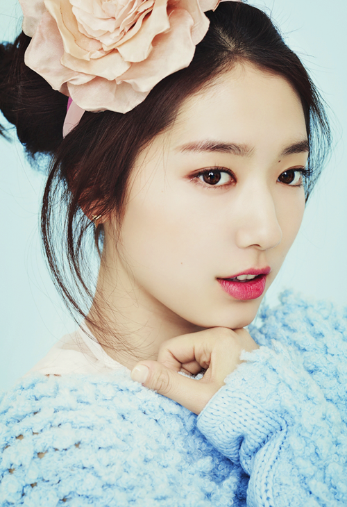 Park Shin Hye: She plays as Cha Eun-Sang that at young age she already knew how to struggle to survive. She portrays the daughter of the Housekeeper.
