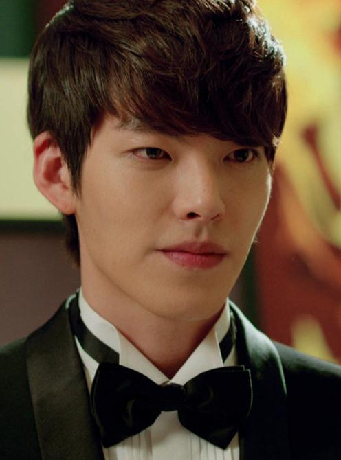 Kim Woo-Bin: His Cho Young-Do, heir to Zeus Hotel Group who also falls for Cha-Eun-Sang, but has a volatile way of expressing his feeling.