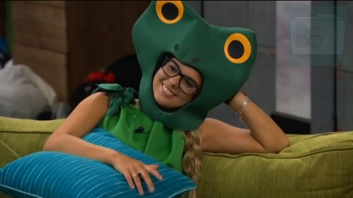 Nor is Nicole's green frog suit the only thing that's going green either.