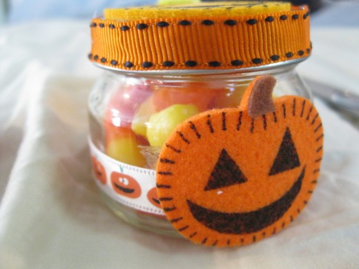 Adorable and Easy Halloween Candy Jar Craft made from Baby Food Jar