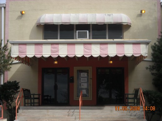 There are said to be several ghosts who appear from time to time in the Daytona Playhouse.
