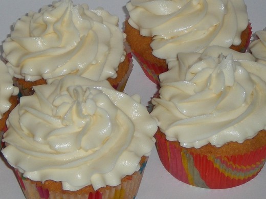 Cupcakes with white butter cream frosting