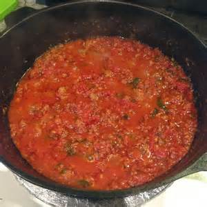 Spaghetti sauce in the pan.