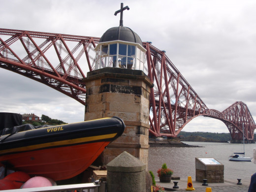 The Forth Road Bridge is a suspension bridge connecting Edinburgh, at South Queensferry, to Fife at North Queensferry.