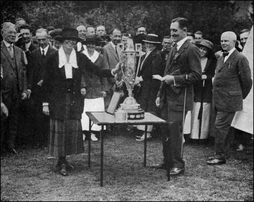 By Edwin Levick (1869 - 1929) [Public domain], via Wikimedia Commons