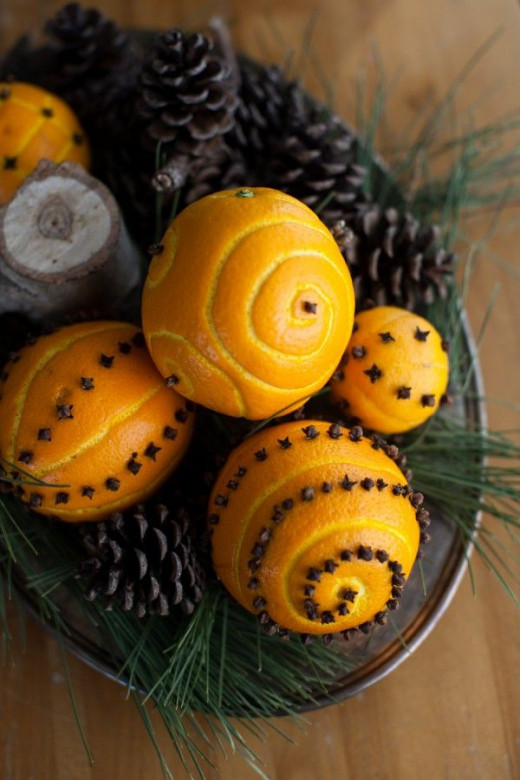 A beautiful pomander ball centrepiece - this would definitely smell like Christmas