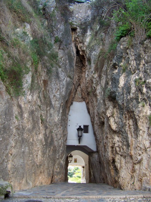 The ‘Portal de San José’ looking from inside the town