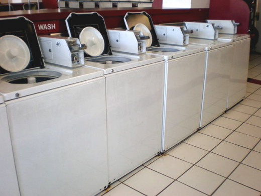 Laundromats in U.S. provide both top loading machines and front loaders. 