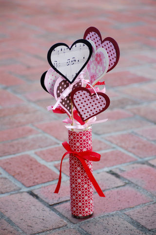 Paper hearts table display