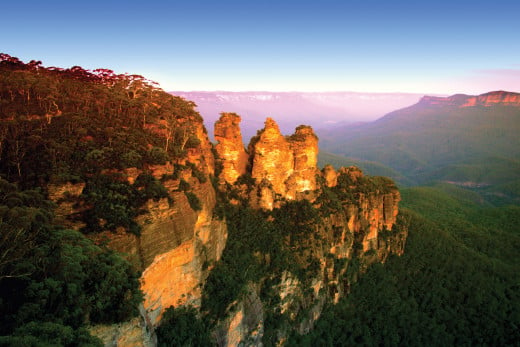 Three Sisters, unique rocks formations on Blue Mountains Australia