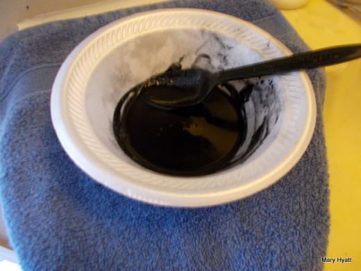 Mix together the Activated Charcoal and Coconut Oil.