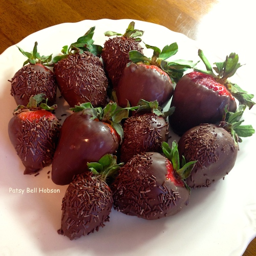 With just two ingredients, fresh chocolate strawberries are a fresh made last minute treat.