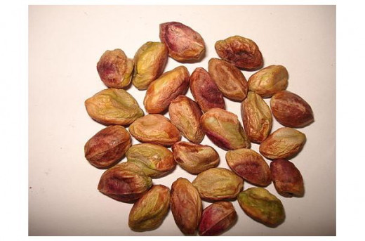 Shelled pistachio kernels with purple-brown skins