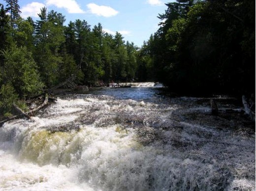 Tahquamenon river