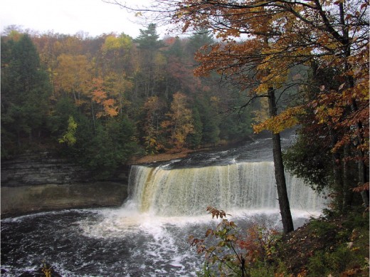 Tahquamenon Falls colors