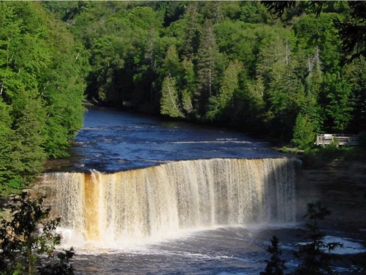 color of Tahquamenon Falls
