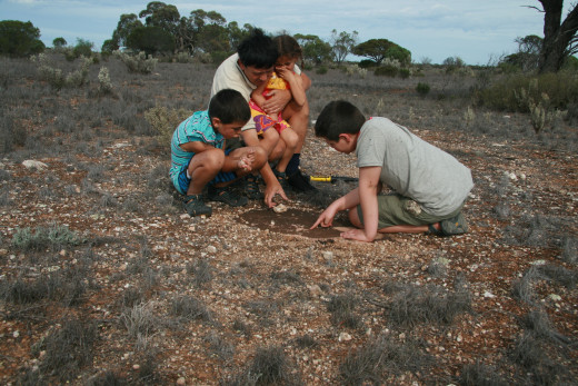 Hands on geology on the Nullarbor.