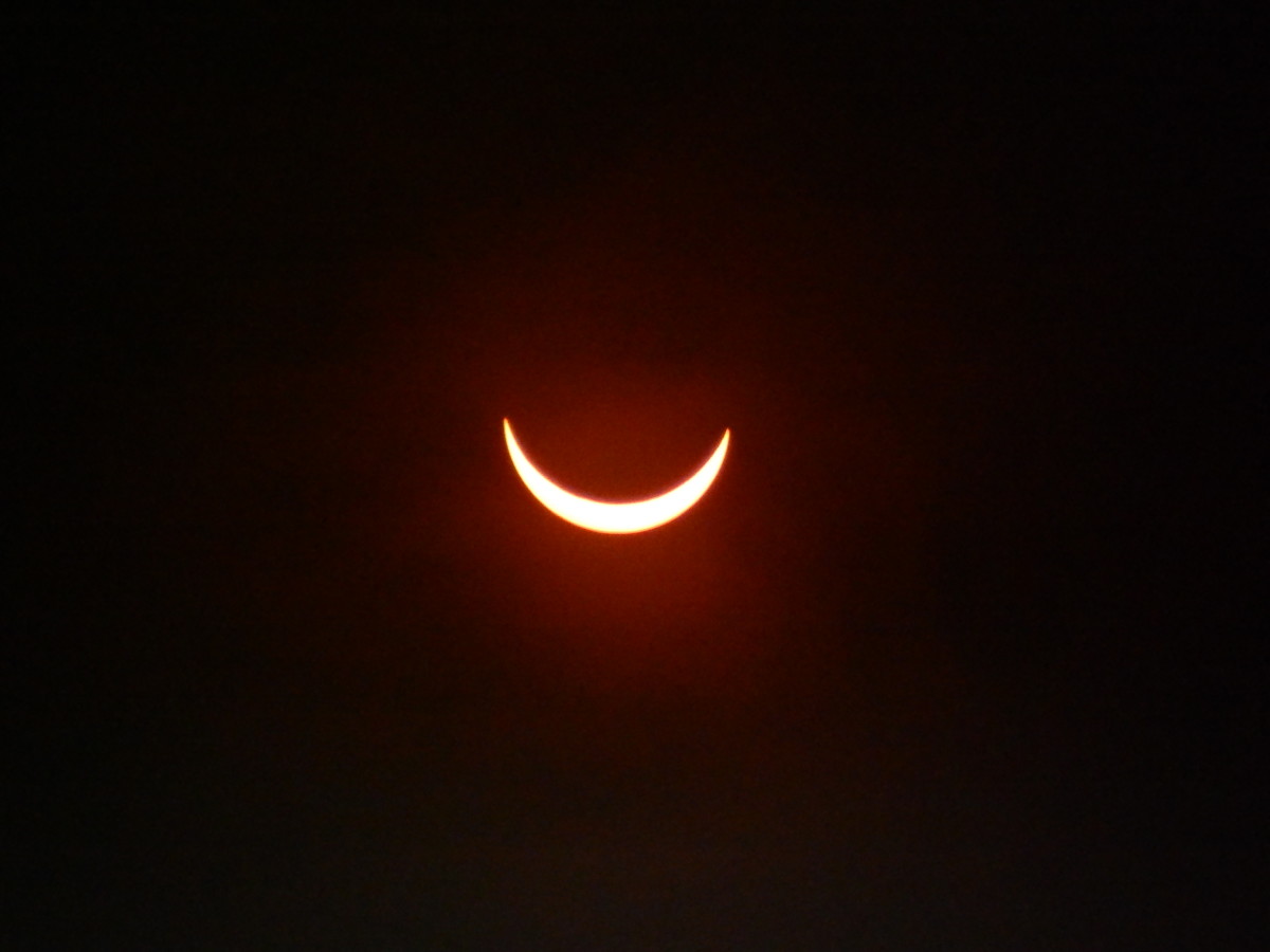 09:32 Solar eclipse, 2015.