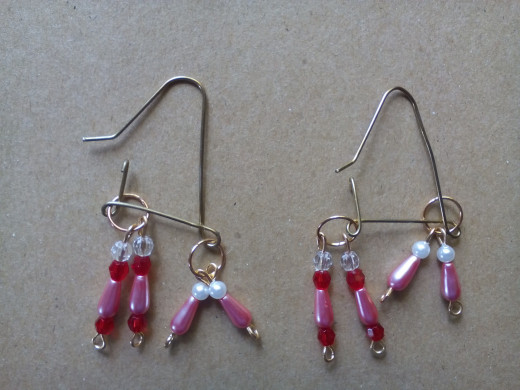 Simple earrings diy. A great design for dangling earrings.